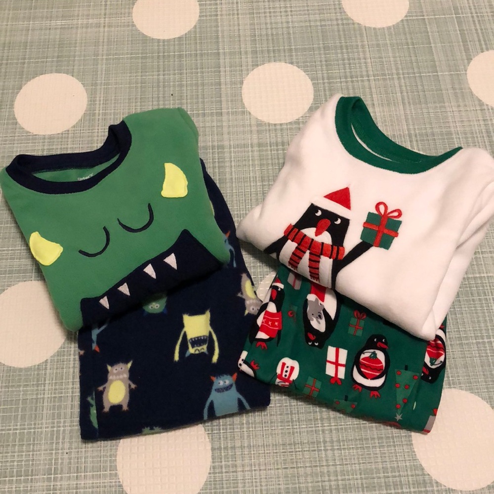 🎃 & 🎄 Set of 2 carter’s PJ Sets -Fleece